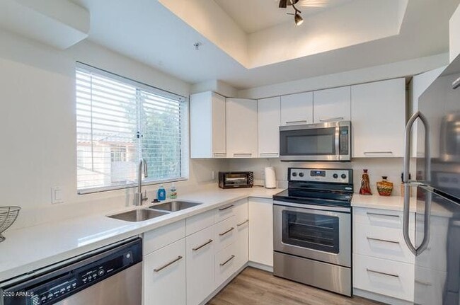 Updated kitchen - 1825 W Ray Rd