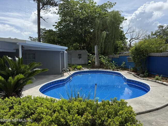 Foto del edificio - 5410 Manfields Pl