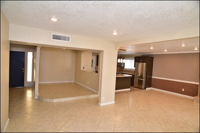 Building Photo - 10824 Pico Norte Rd