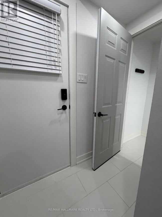 Photo du bâtiment - 1211 Bridge Gate Crescent