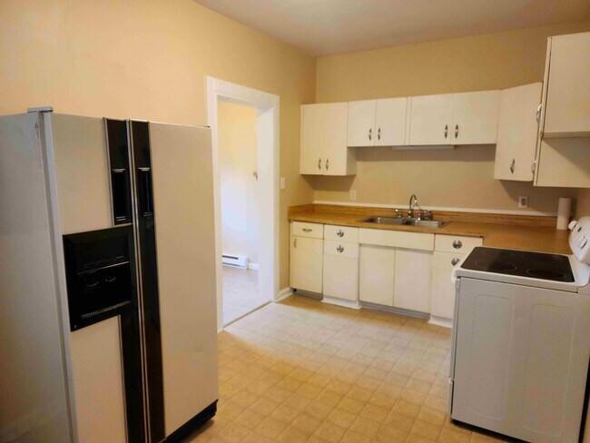 Building Photo - 513 3rd St