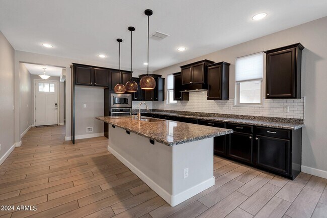 Foto del edificio - 10519 E Corbin Ave