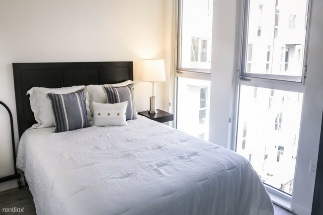 Building Photo - Room for Rent, 1 bath Apartment - 999 Fell St