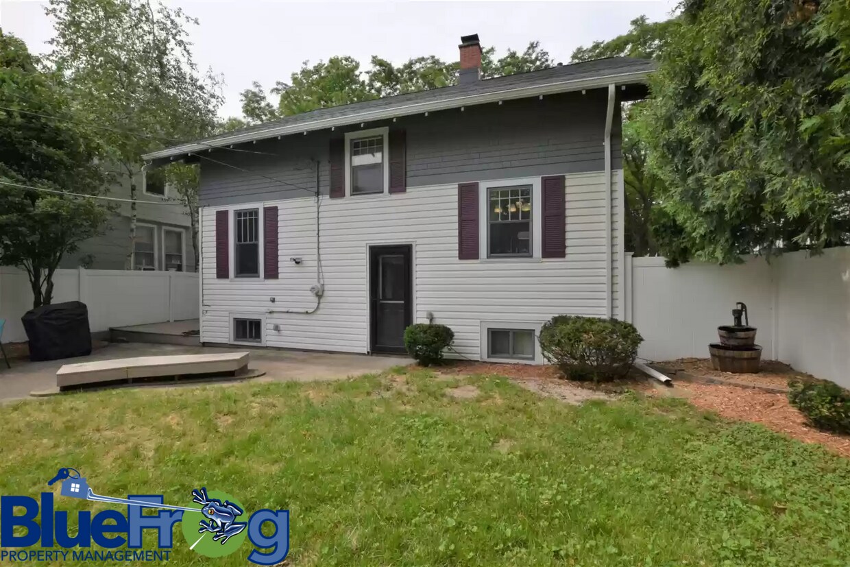 808 Dousman St, Green Bay, WI 54303 House Rental in Green Bay, WI