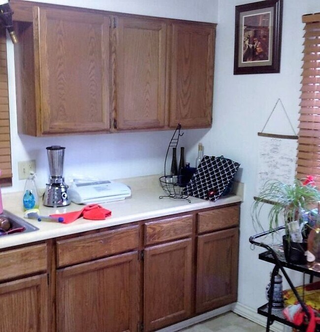Building Photo - SUBLEASE AVAILABLE NOW