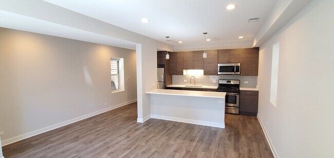 Building Photo - 2220 W 21st Pl