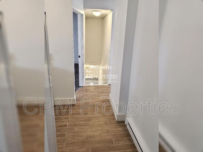 Foto del edificio - 270 E 3rd St