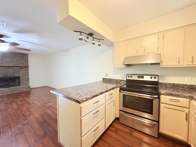Building Photo - 1202 Cross Creek Way