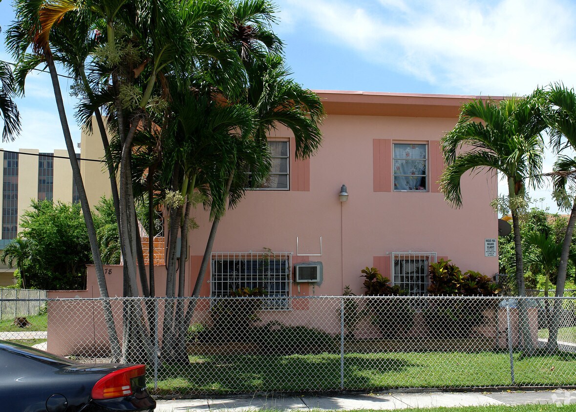 Primary Photo - 978 NW 5th St