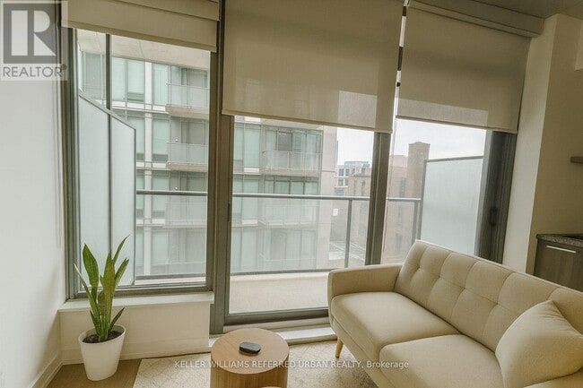 Photo du bâtiment - 461 Adelaide St W