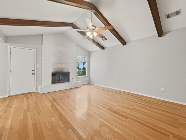 Building Photo - Charming North Austin Home Minutes from The Domain