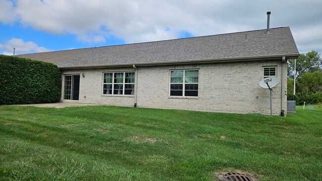 Building Photo - 801 Veterans Ln