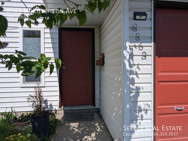 Photo du bâtiment - 8563 McCutcheon Ave