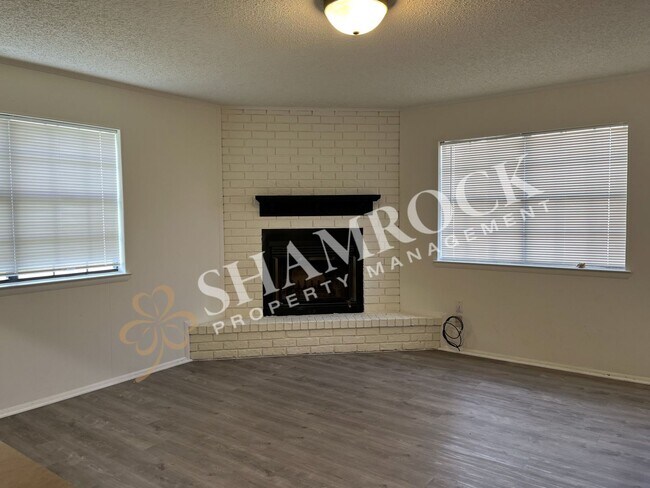 Foto del edificio - Hewitt Townhome