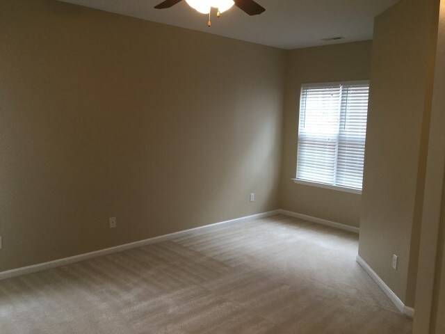 Building Photo - 1700 Heisser Ln