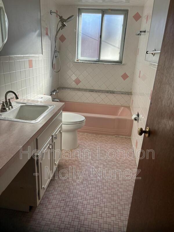 Building Photo - 2606 Eltarose Dr