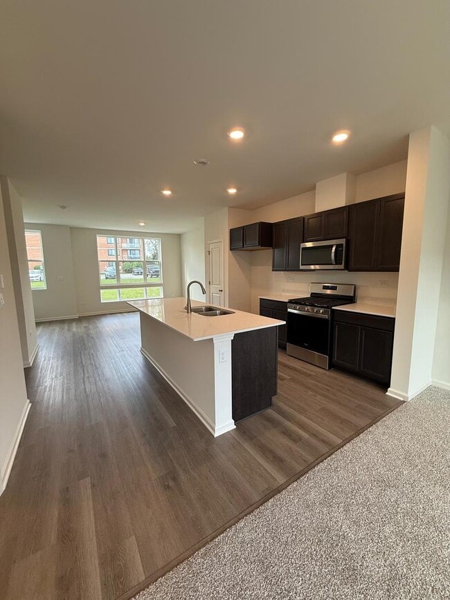 Building Photo - 347 Summit Cir