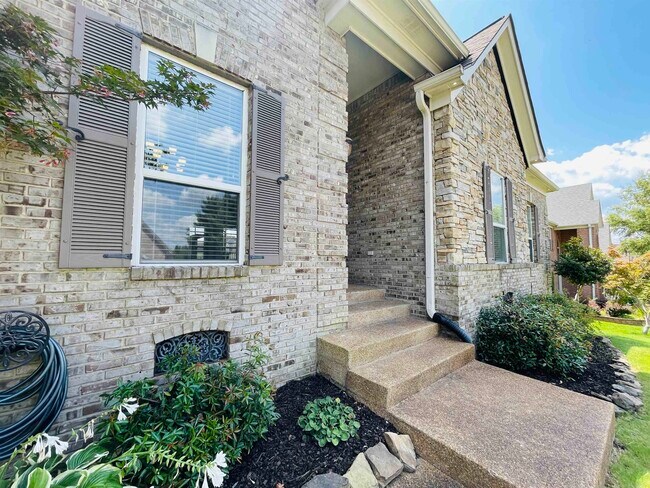 Foto del edificio - 9351 Lake Bridge Dr