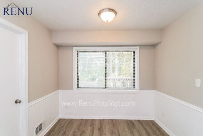 Foto del edificio - Available Now!
