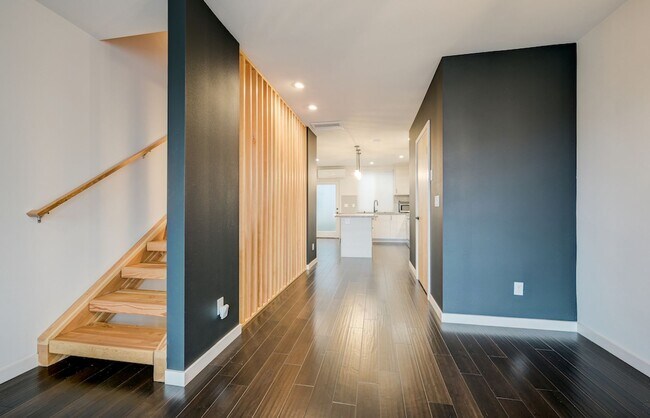 Foto del edificio - Gorgeous 3Bed/2.5 Bath Townhome in Queen Anne!