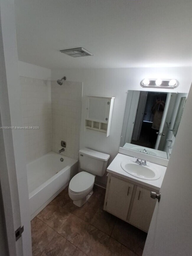 Foto del edificio - 5835 Washington St