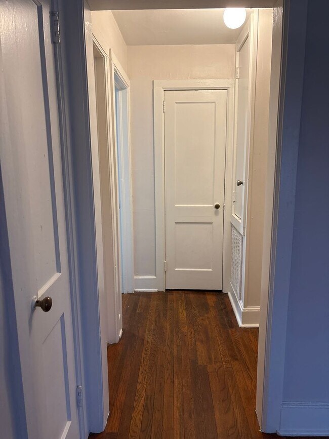 Building Photo - 2-bedroom located in Southern Greensboro