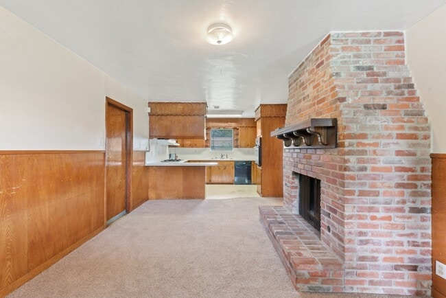 Building Photo - 2105 Adams St