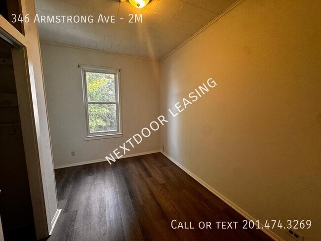 Foto del edificio - 346 Armstrong Ave