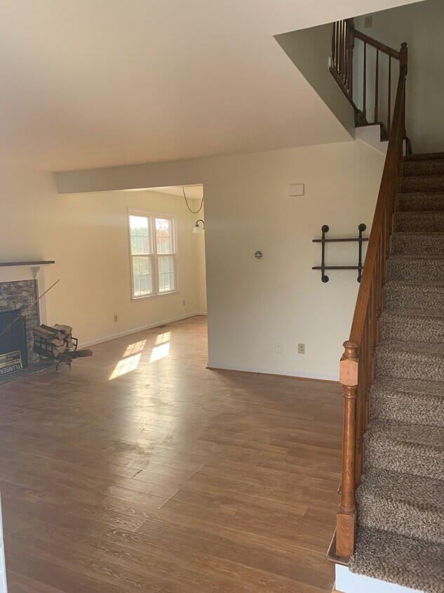 Foto del edificio - 6205 Waterside Ln