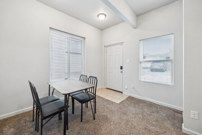 Foto del edificio - 2737 Purington Ave