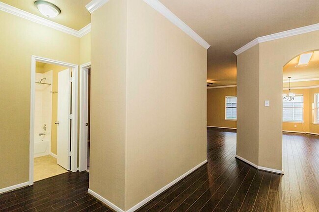 Foto del edificio - 1702 Arcott Ln