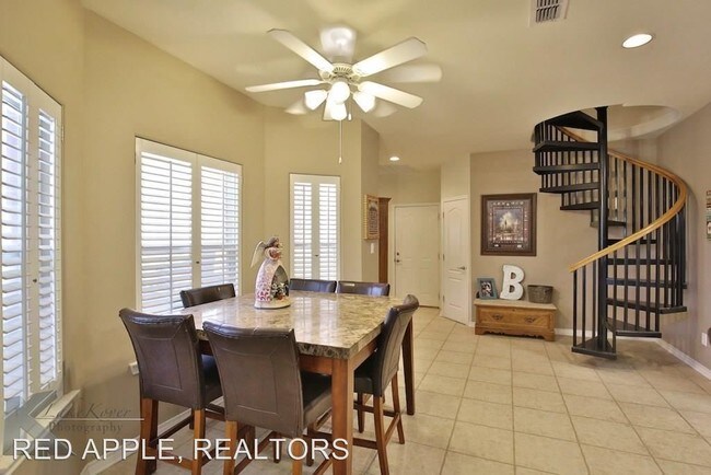 Building Photo - 1210 S Saddle Lakes Dr