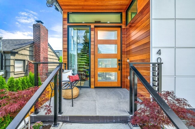 Building Photo - Brand-New Luxury 4BR++/5BA Home with ADU i...