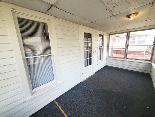 Building Photo - FOR RENT- 307 Riehl