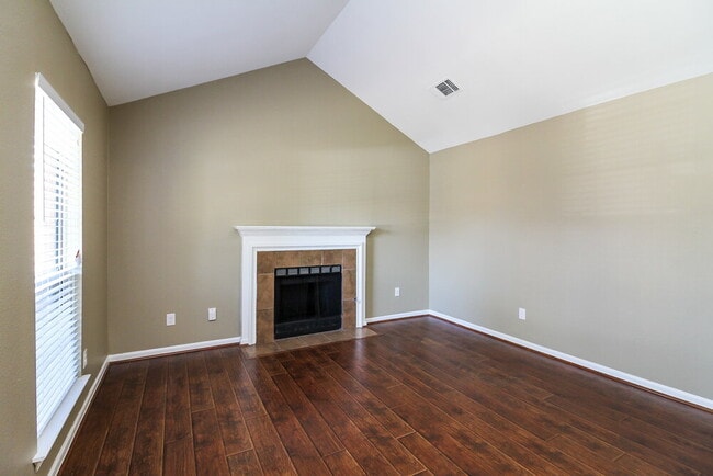 Building Photo - 1524 Chapman St