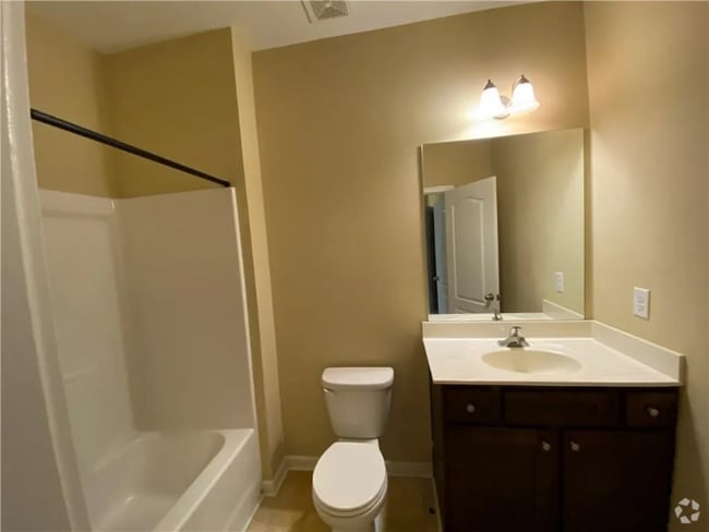 Building Photo - 303 Bonnes Dr