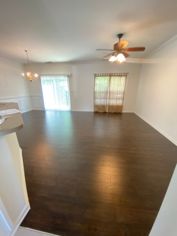 Foto del edificio - 8742 Appledale Dr
