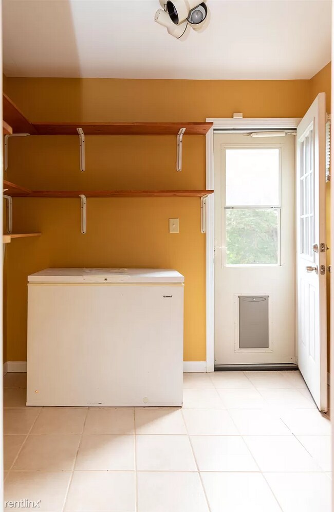 Foto del edificio - 2 br, 2 bath House - 108 Van Reypen St