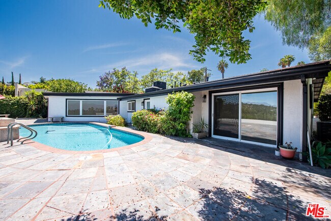 Building Photo - 3650 Sapphire Dr