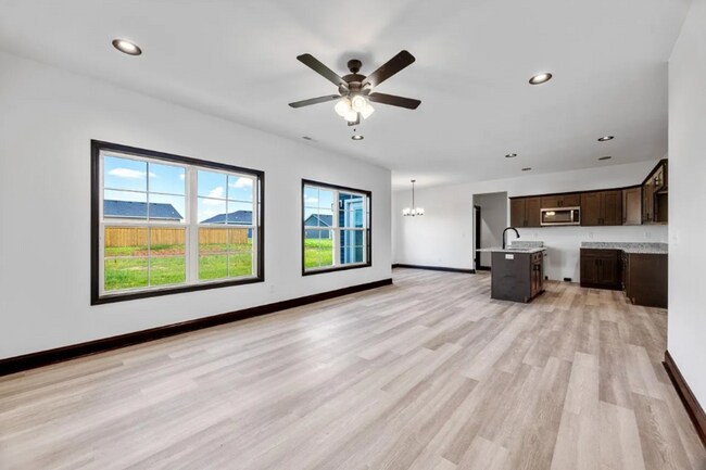 Foto del edificio - 506 Victoria Wy