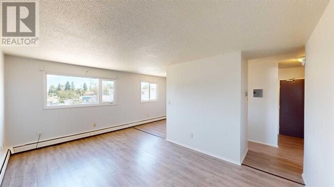 Building Photo - 9656-9656 Hillcrest Dr