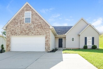 Building Photo - 106 Lyndhurst Dr