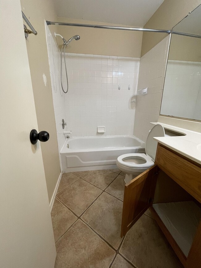 Building Photo - 922 W Sierra Madre Ave