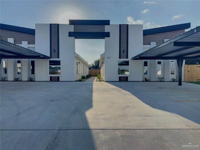 Foto del edificio - 705 N Emerald Ave