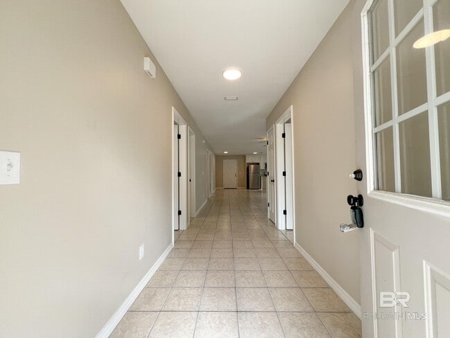 Building Photo - 430 W Pedigo Ave
