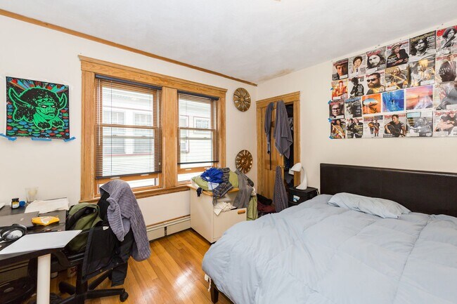 Building Photo - Spacious 6-Bed, 2-Bath Apartment Near Nort...