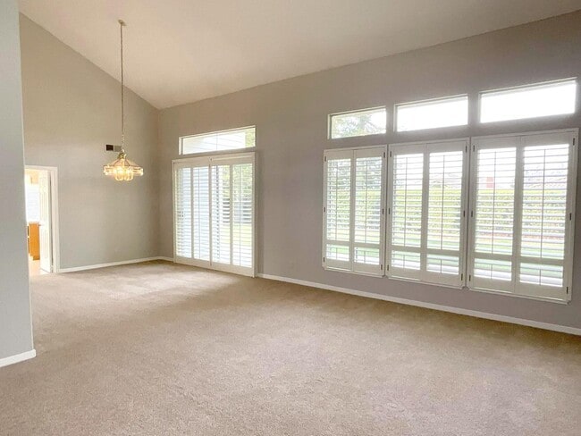 Building Photo - REDUCED ! Beautiful Vista Tassajara Two St...