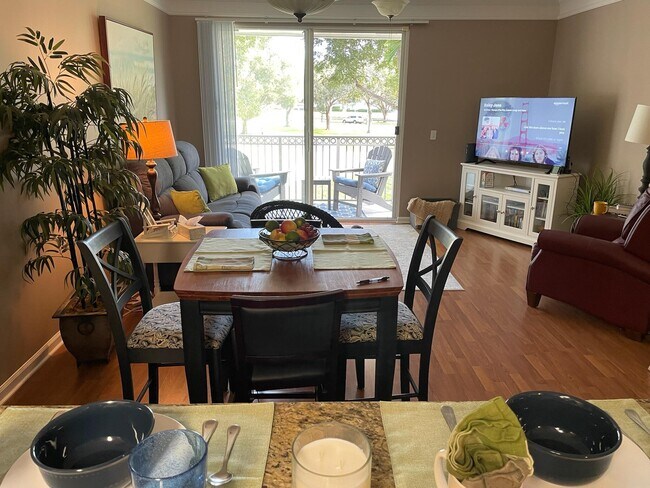 Foto del edificio - 2050 Alta Meadows Ln