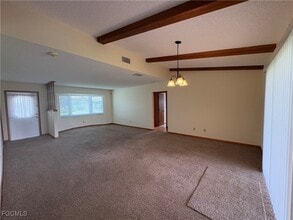 Building Photo - 1104 SE 3rd St