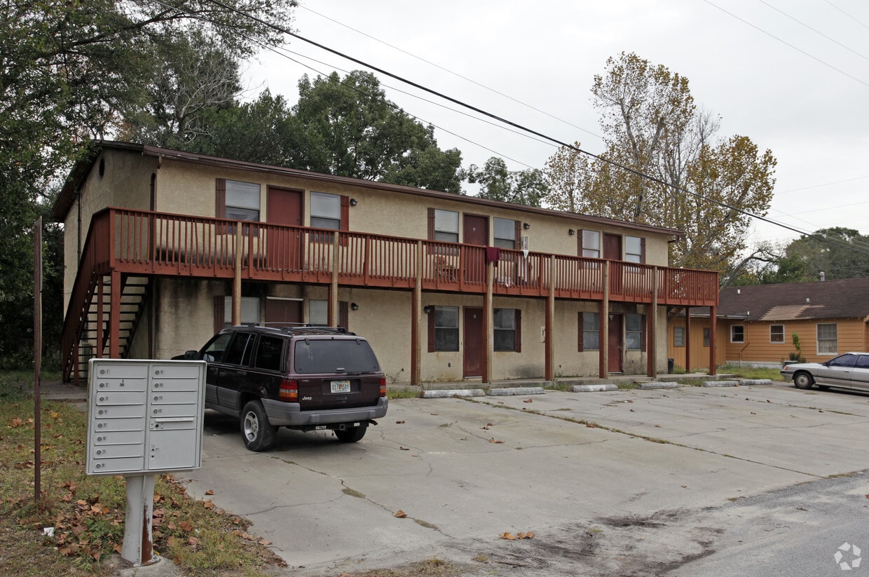 Building Photo - 308 Sanders Ln